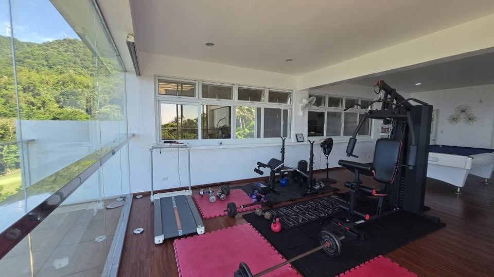 Roofdeck gym area with ocean view